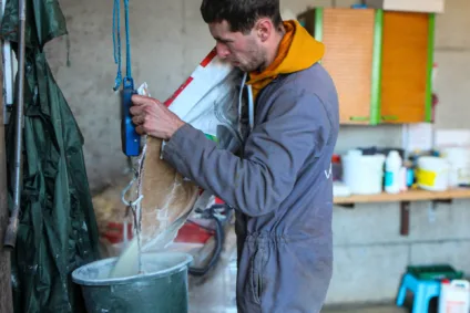 Comment faire sa transition du lait entier à l’aliment d’allaitement ?